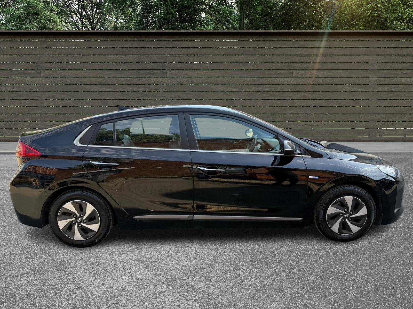 Hyundai IONIQ 1.6 h-GDi Premium SE Hatchback 5dr Petrol Hybrid DCT Euro 6 (s/s) (141 ps)